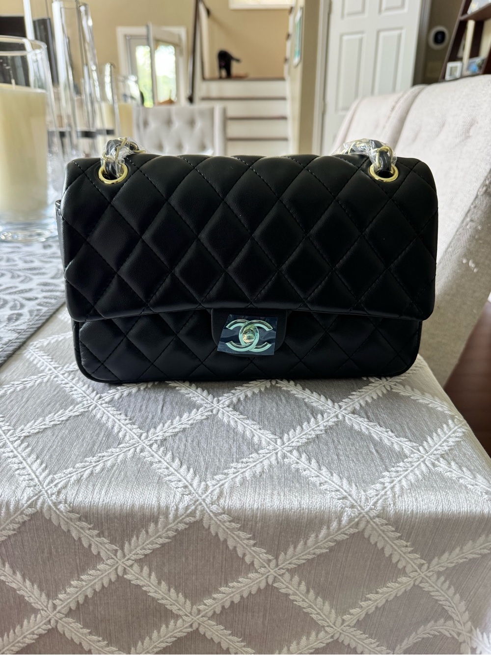 Black Quilted Shoulder Bag with Gold Chain NEW!! - Picture 3 of 6